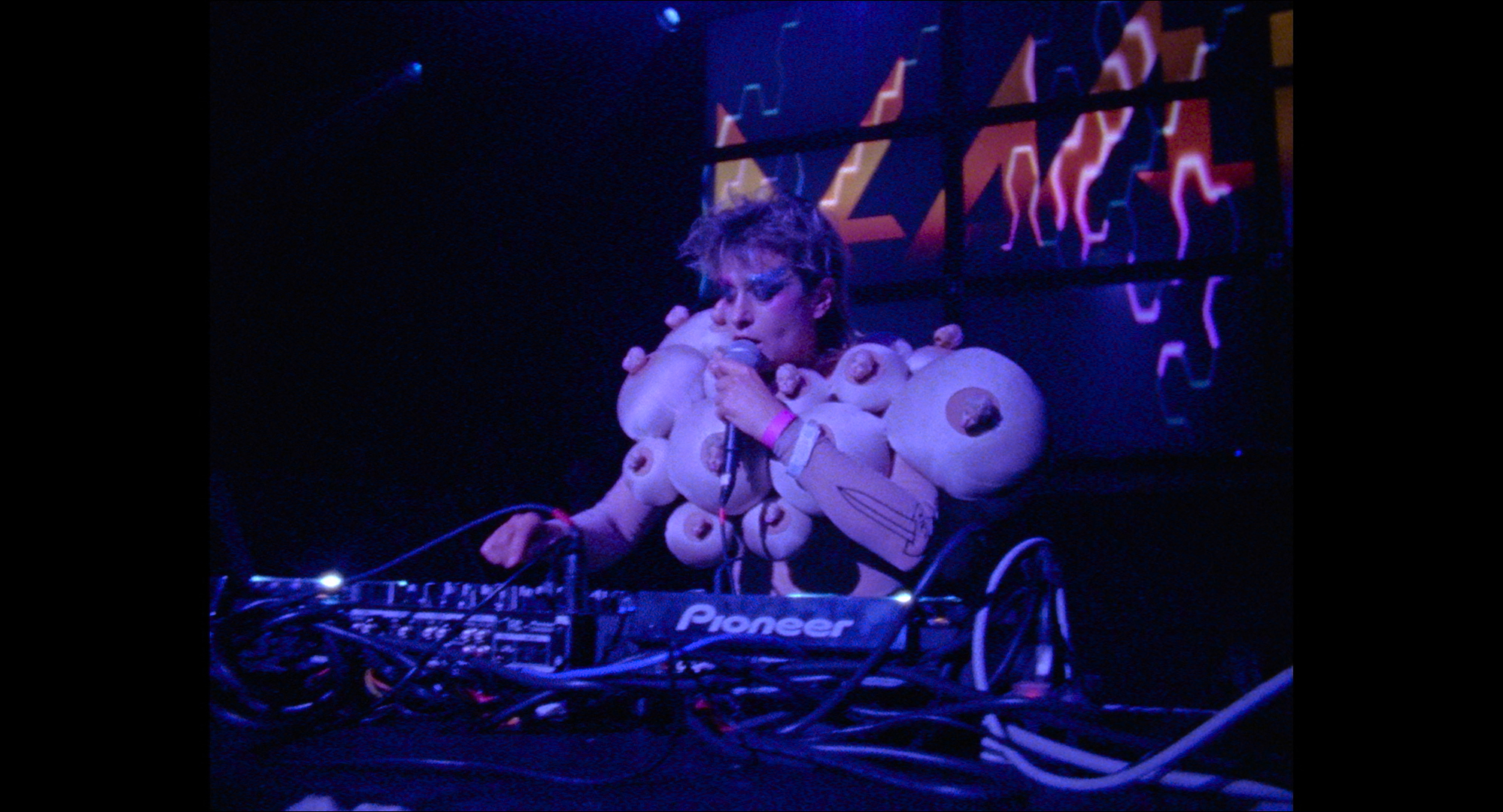 Peaches goes bananas